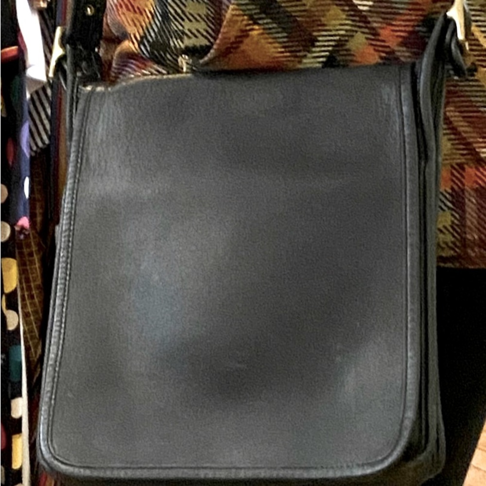 Coach 90s vintage 9144 Legacy Studio flap crossbody bag, used, good condition